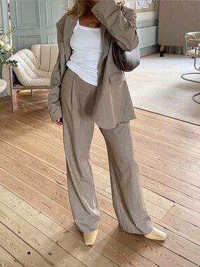 Djerf Avenue Favorite Pants Women's Small Oat Tan High Waist Pleated Trouser